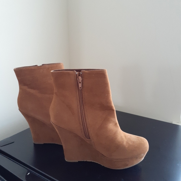 Shoes - Picture 2 of 2